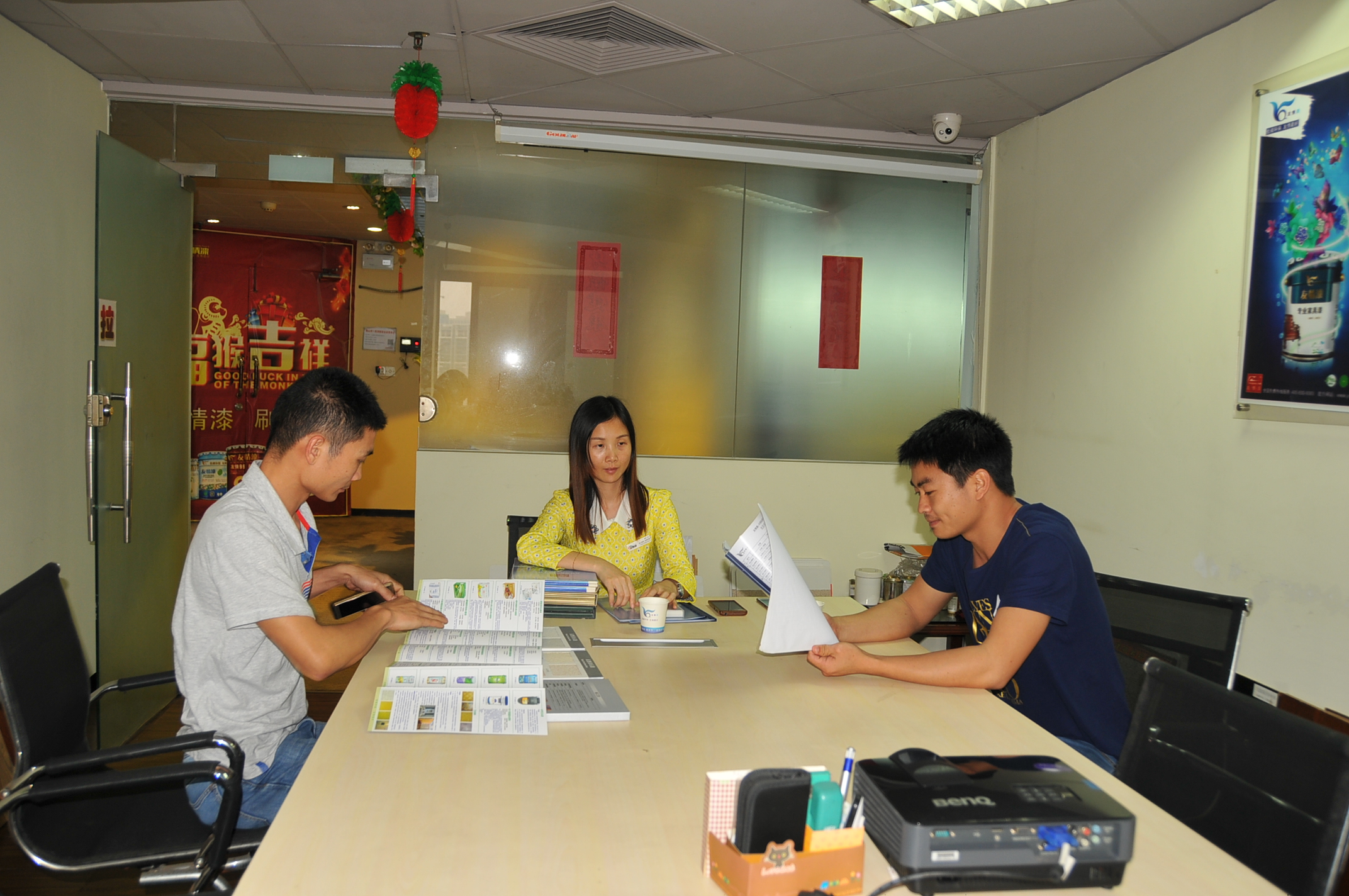 油漆代理經(jīng)營(yíng)中，如何要客戶留個(gè)電話給你